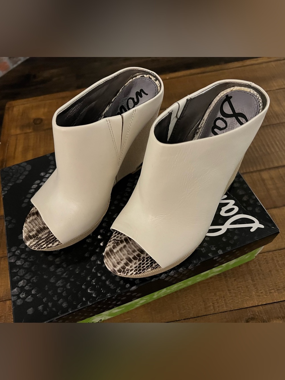 New in Box Sam Edelman Ivory Leather Kylie wedge size 6.5